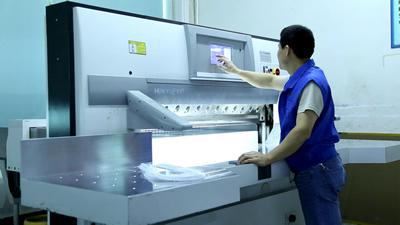Découpe du papier selon les spécifications requises