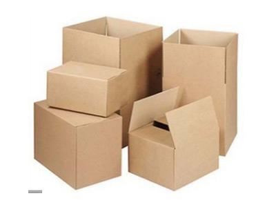 Boîte d'expédition en carton ondulé pour l'emballage de vêtements
