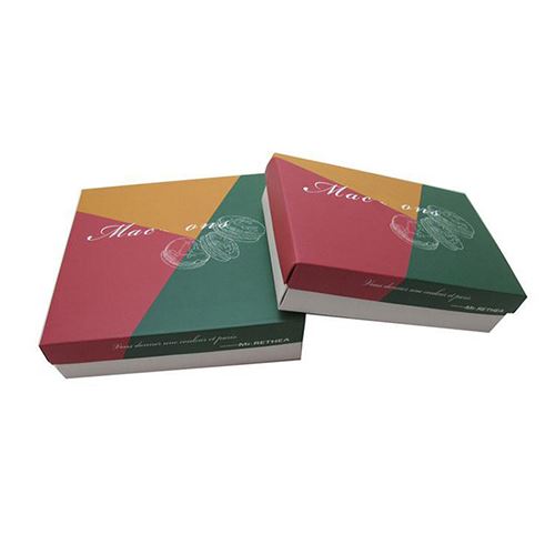 Boîte à macarons, Boîte en carton blanc
